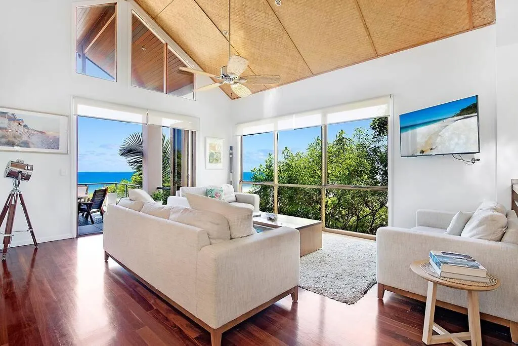 Stunning 5-Bedroom Oceanview Retreat In Tugun Gold Coast